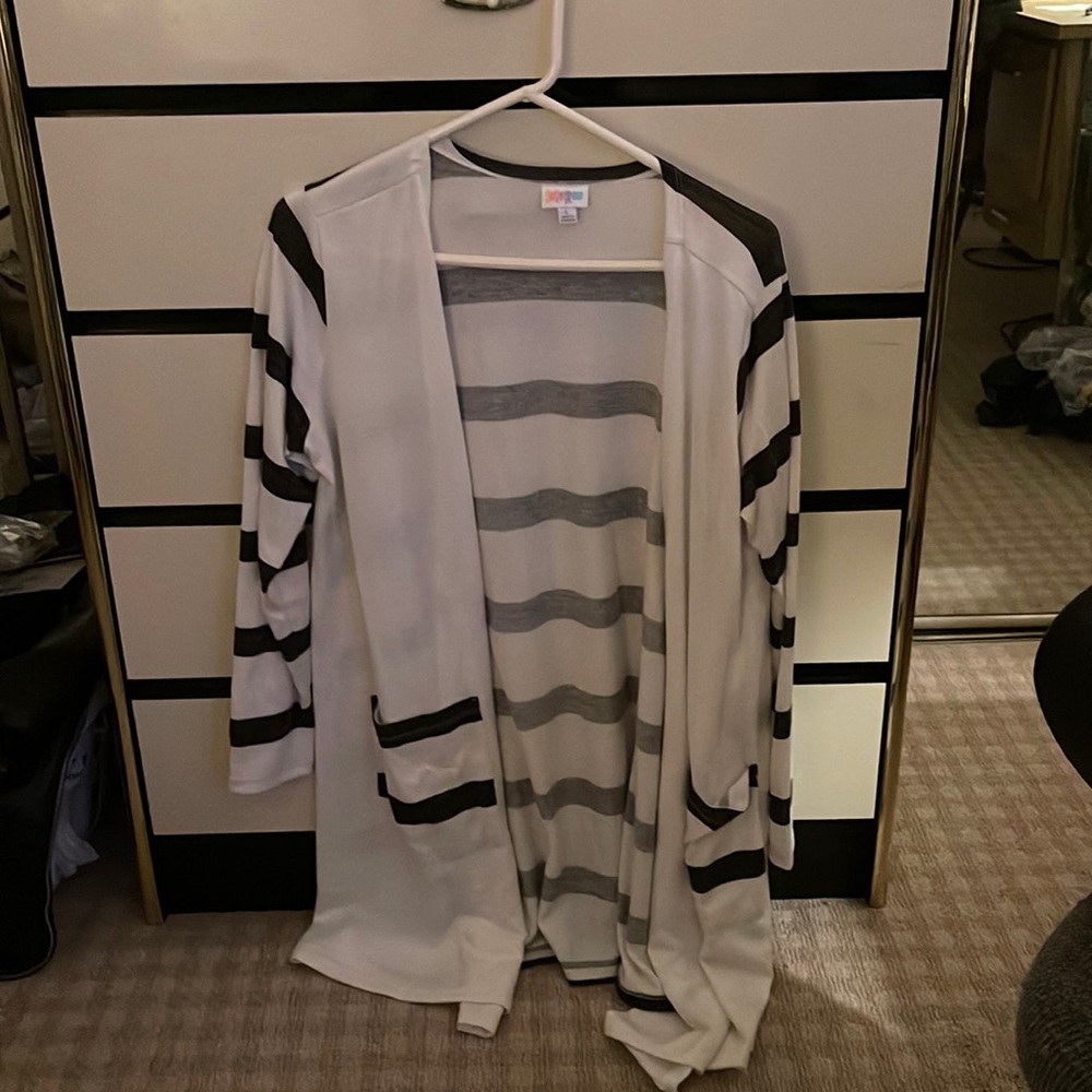 LulRoe sweater black and white